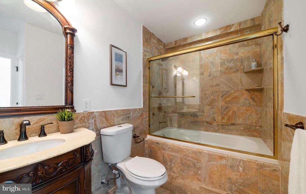 1 BROWN STREET Unit: 2B2BA