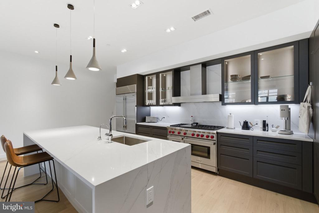 2108-10 WALNUT STREET Unit: 401