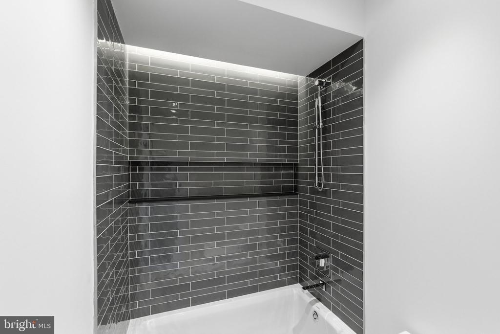 2108-10 WALNUT STREET Unit: 401