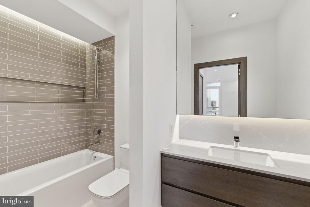 2108-10 WALNUT STREET Unit: 401