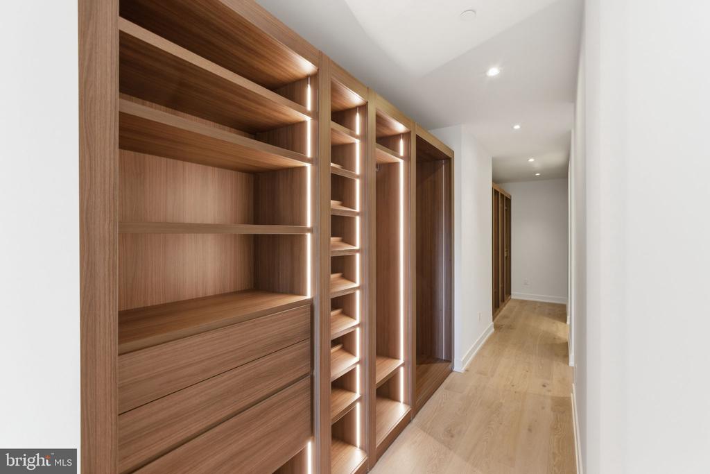 2108-10 WALNUT STREET Unit: 401
