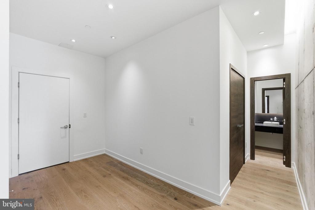 2108-10 WALNUT STREET Unit: 401