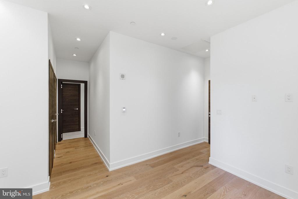 2108-10 WALNUT STREET Unit: 401