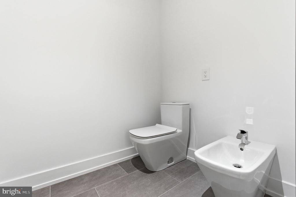 2108-10 WALNUT STREET Unit: 401