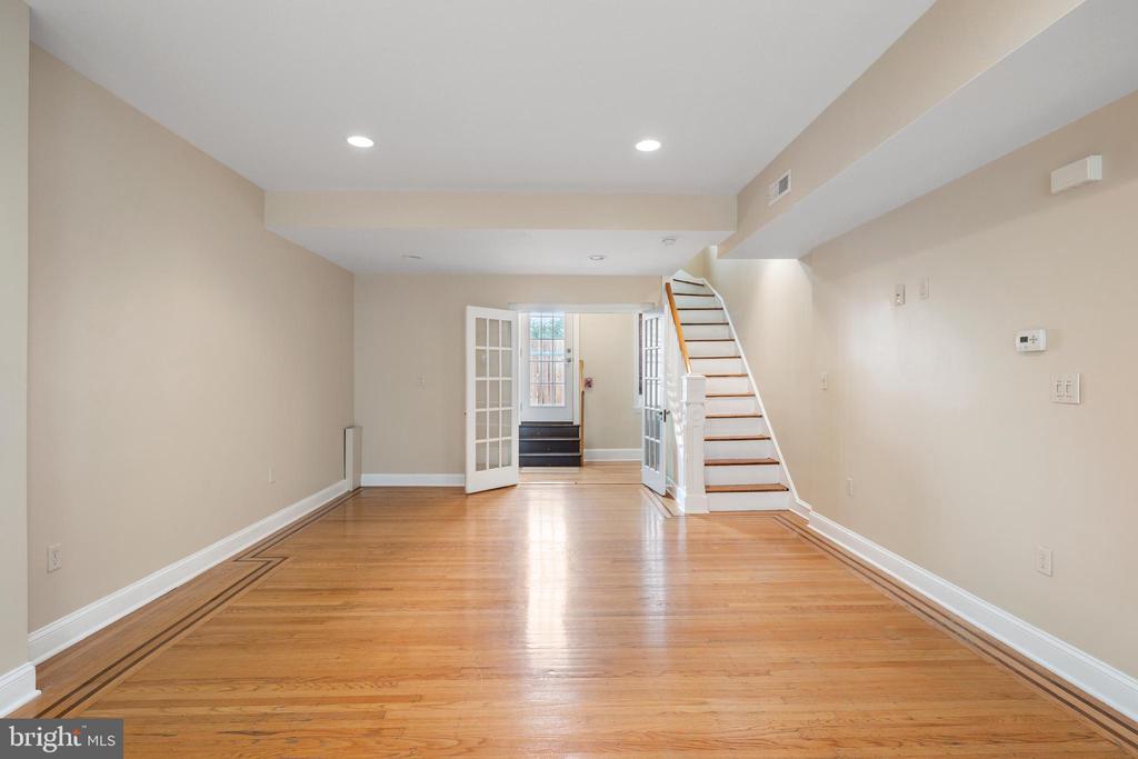 309 E GIRARD AVENUE