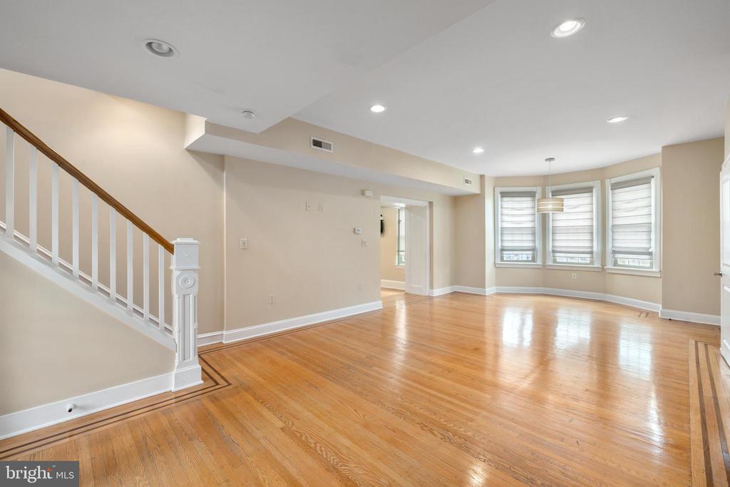 309 E GIRARD AVENUE