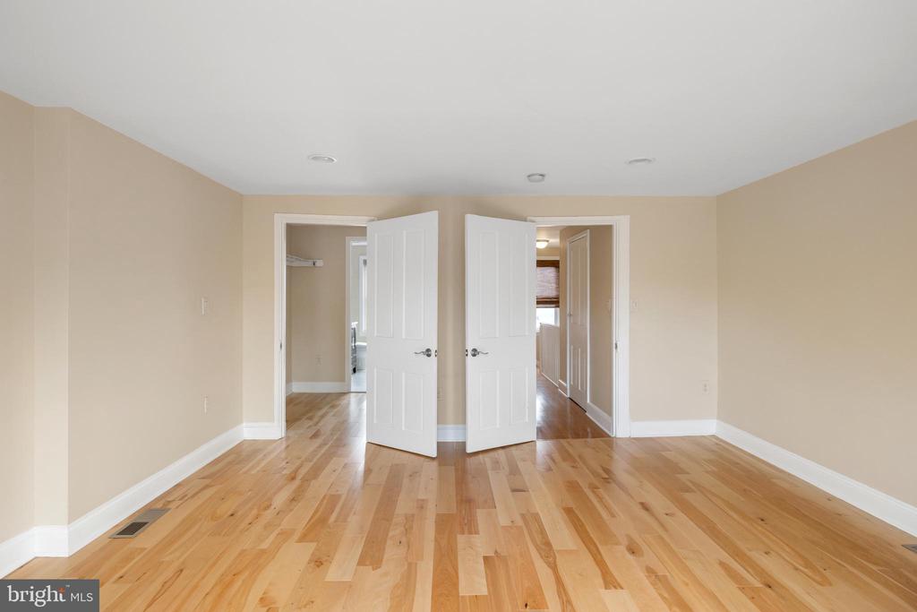 309 E GIRARD AVENUE