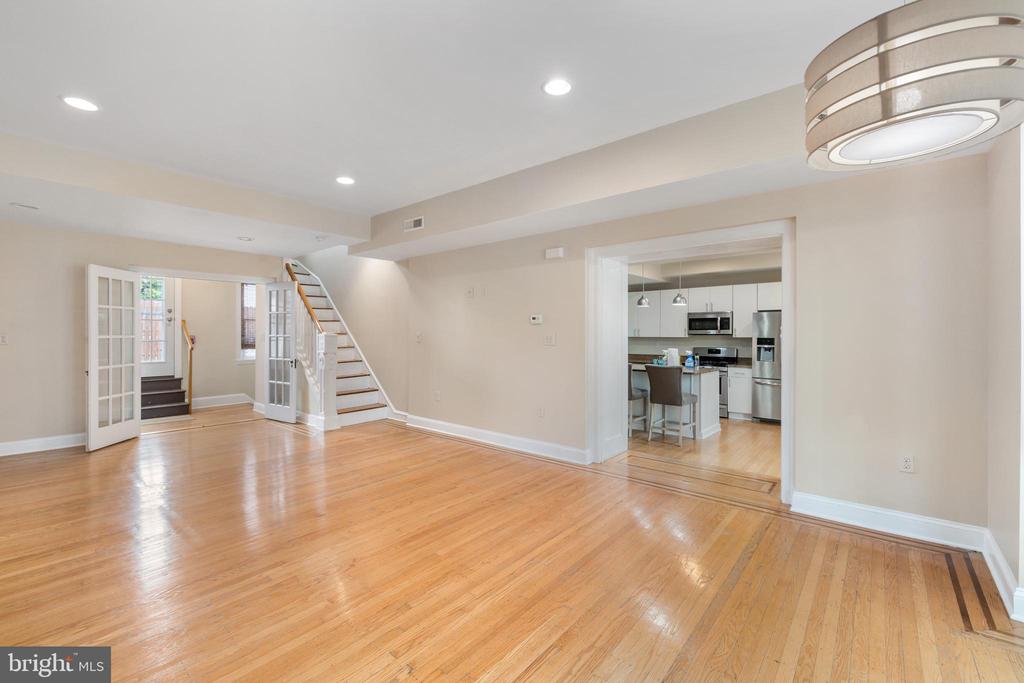 309 E GIRARD AVENUE