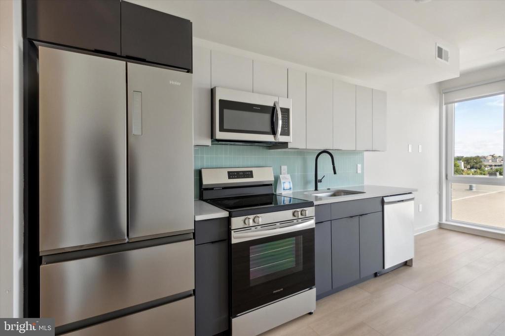 1775 N AMERICAN STREET Unit: 211