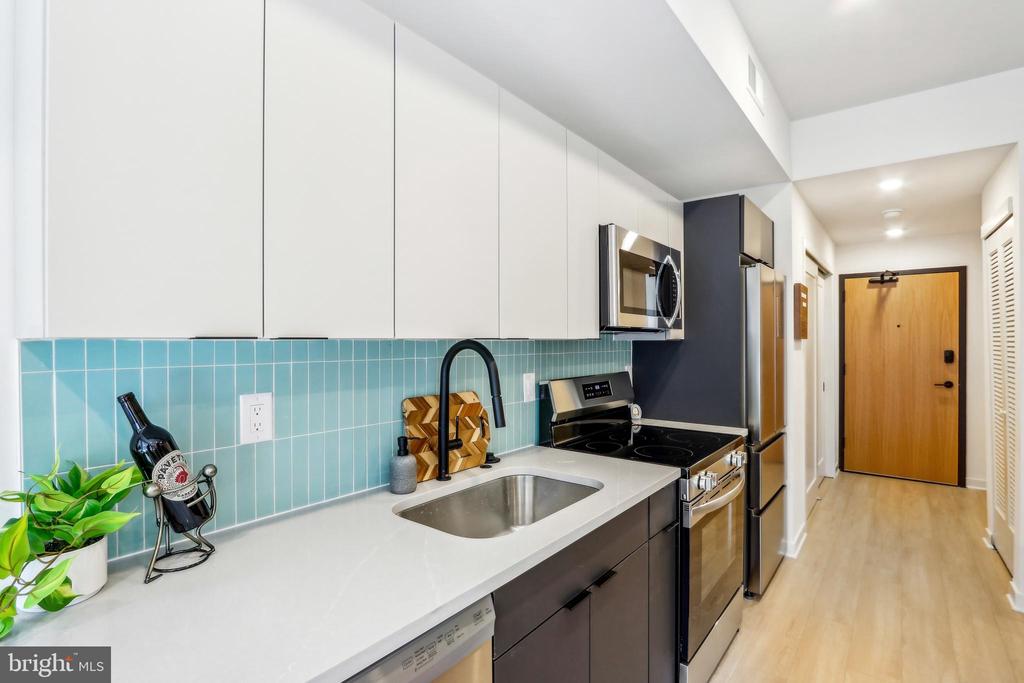 1775 N AMERICAN STREET Unit: 211