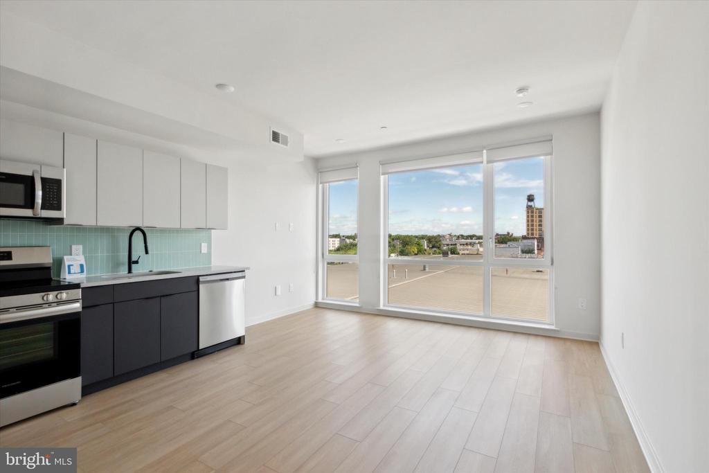 1775 N AMERICAN STREET Unit: 211