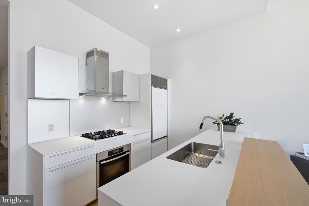 210 W WASHINGTON SQUARE Unit: 6N