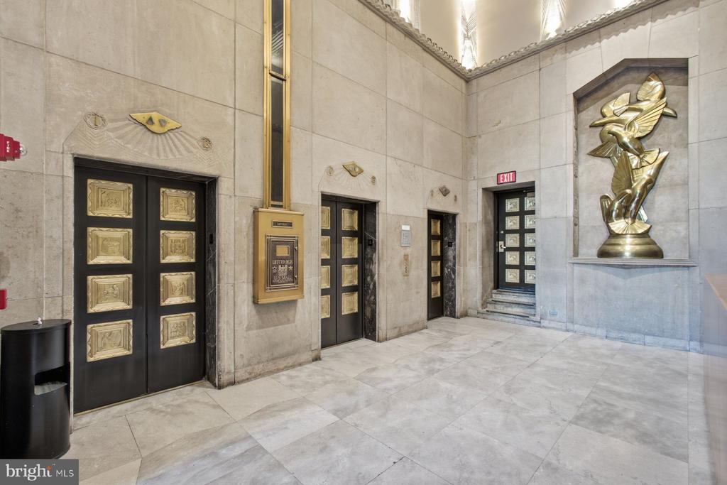 210 W WASHINGTON SQUARE Unit: 6N