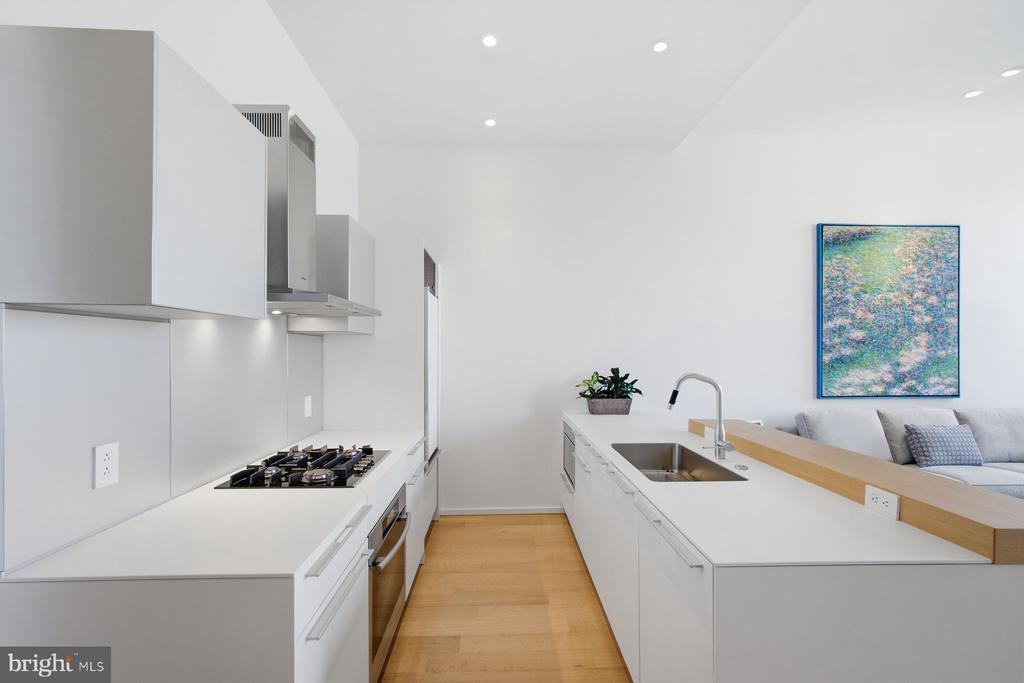 210 W WASHINGTON SQUARE Unit: 6N