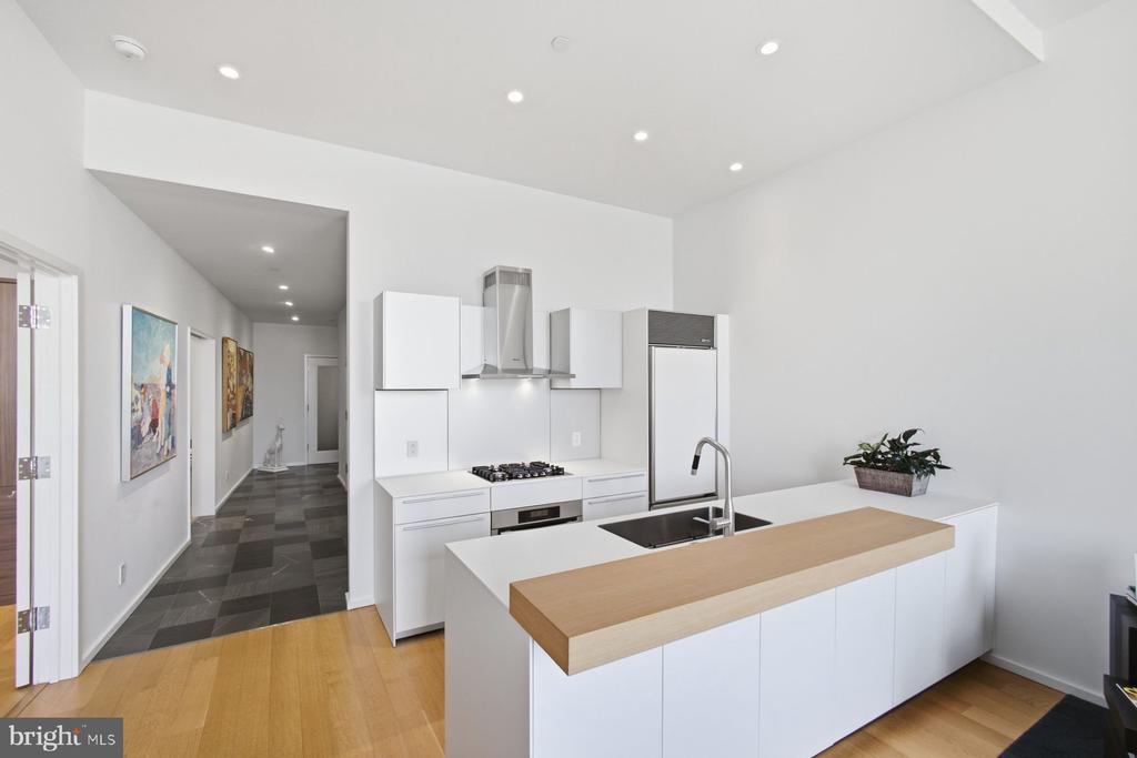 210 W WASHINGTON SQUARE Unit: 6N