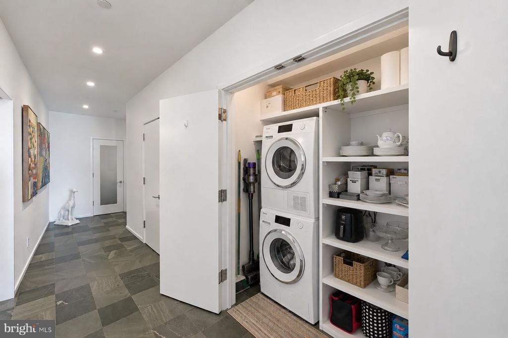 210 W WASHINGTON SQUARE Unit: 6N