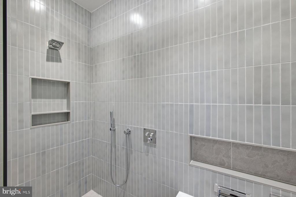 210 W WASHINGTON SQUARE Unit: 6N