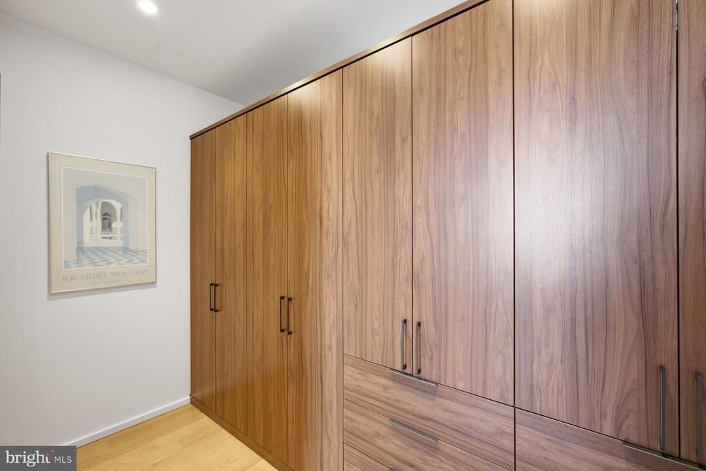210 W WASHINGTON SQUARE Unit: 6N