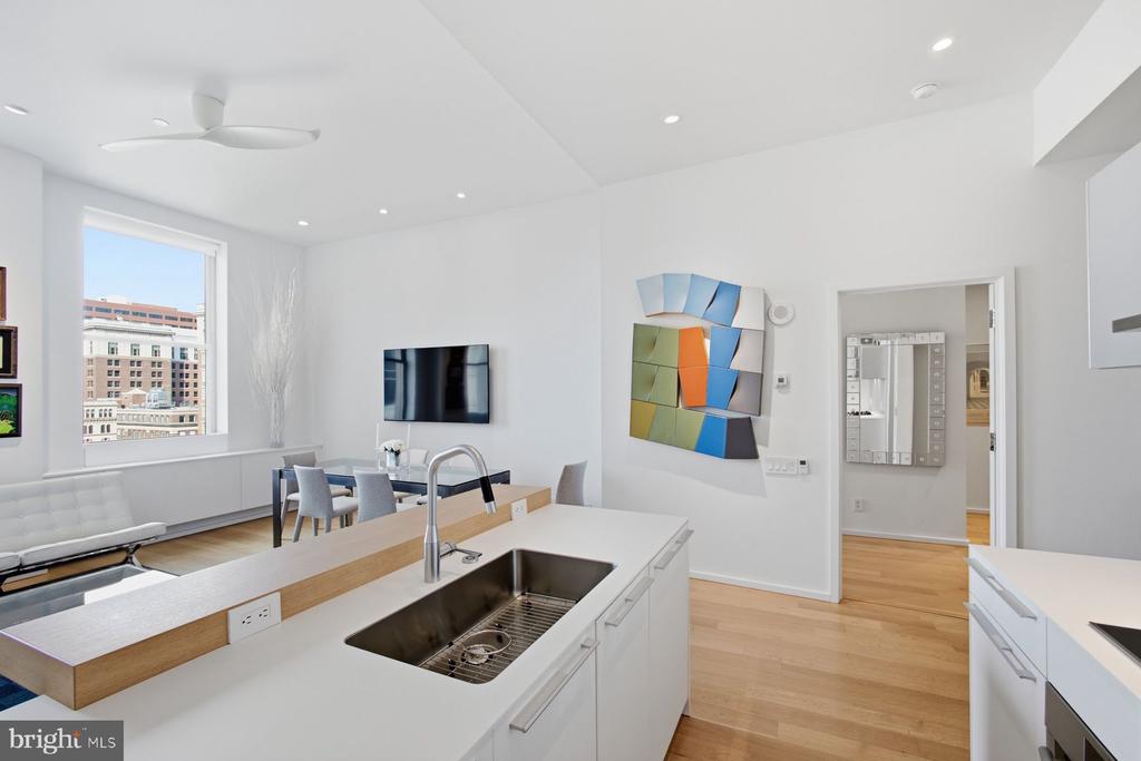 210 W WASHINGTON SQUARE Unit: 6N