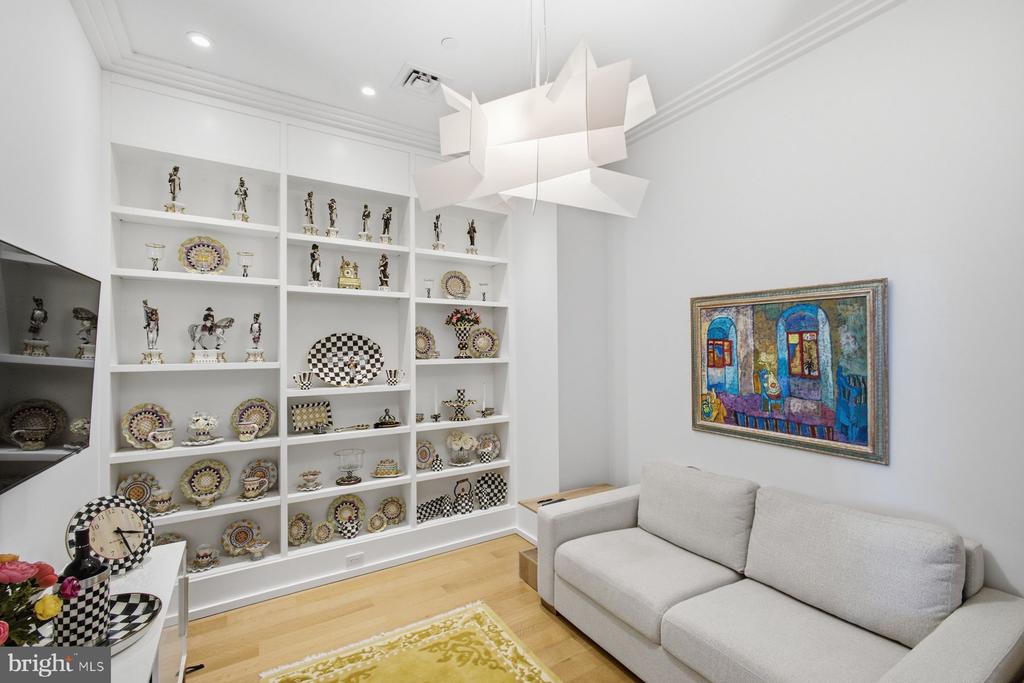 210 W WASHINGTON SQUARE Unit: 6N