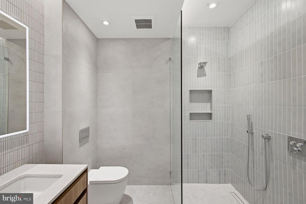 210 W WASHINGTON SQUARE Unit: 6N