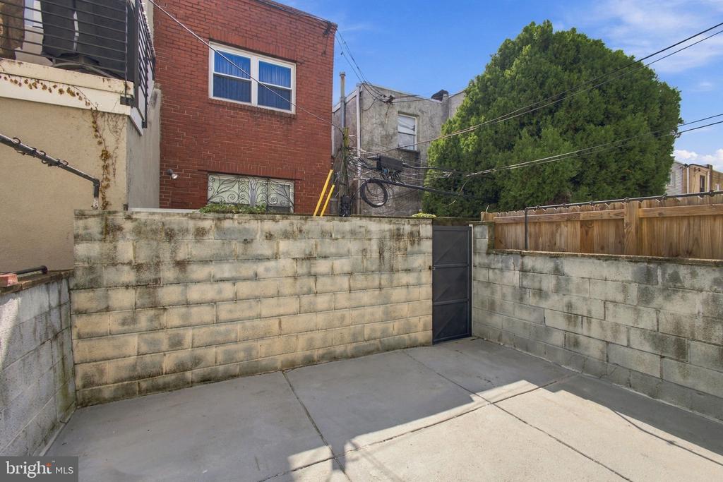 1802 TREE STREET