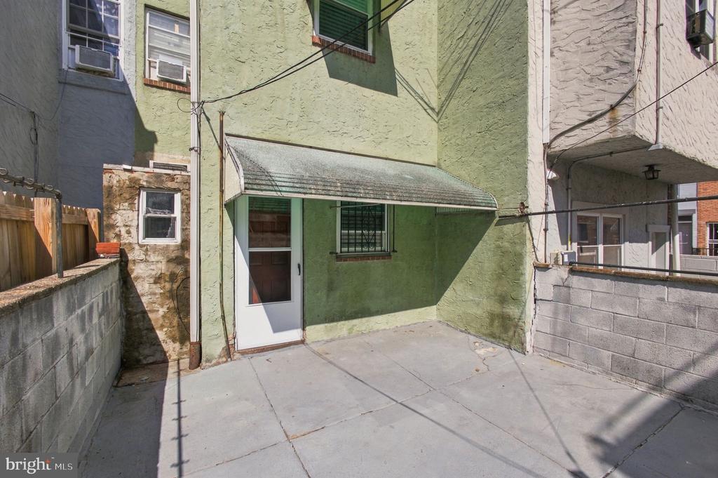 1802 TREE STREET