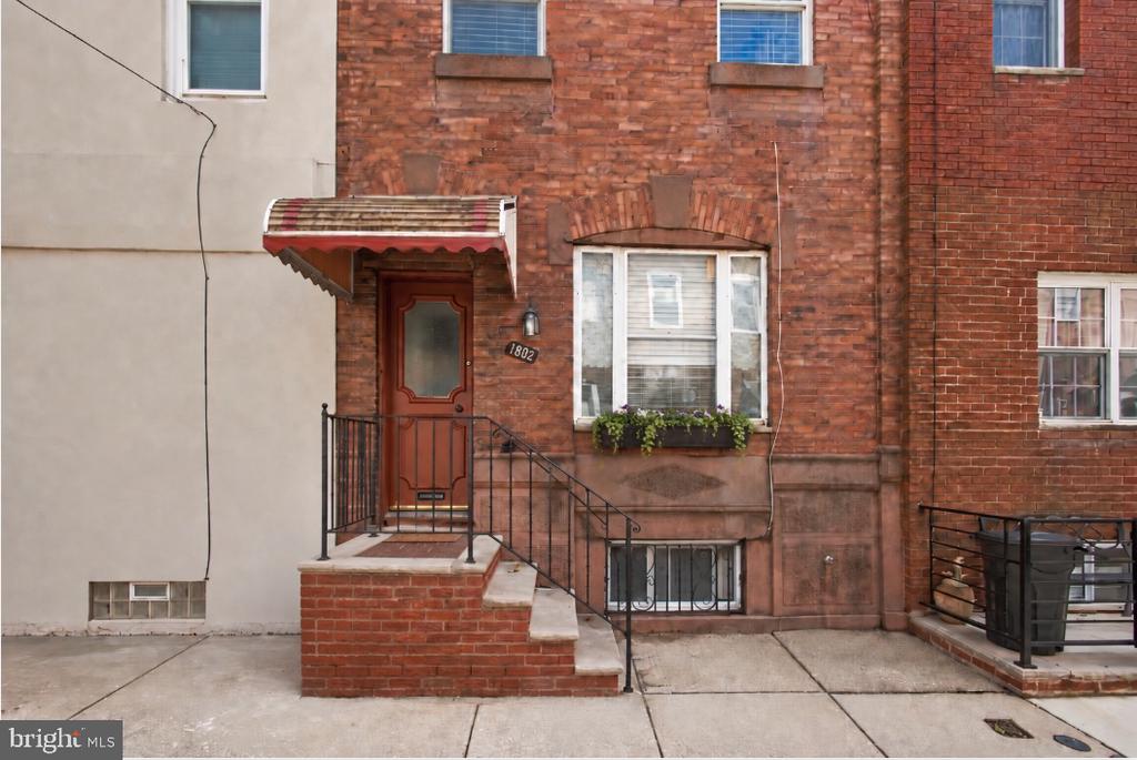 1802 TREE STREET
