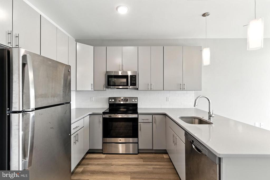 2110 E NORRIS STREET Unit: 306