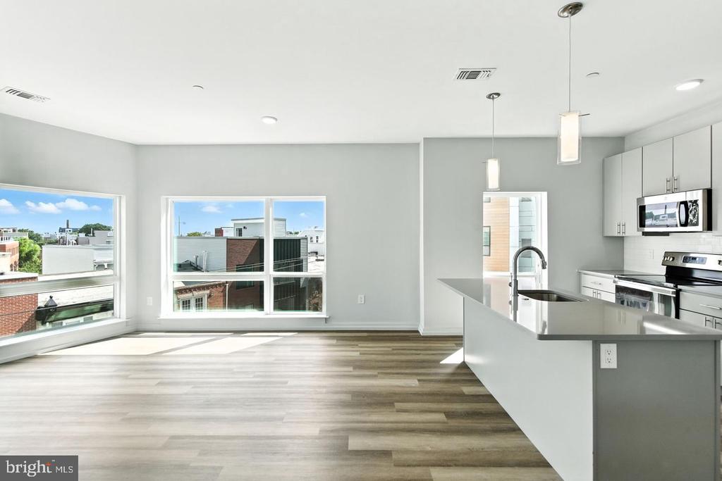 2110 E NORRIS STREET Unit: 306