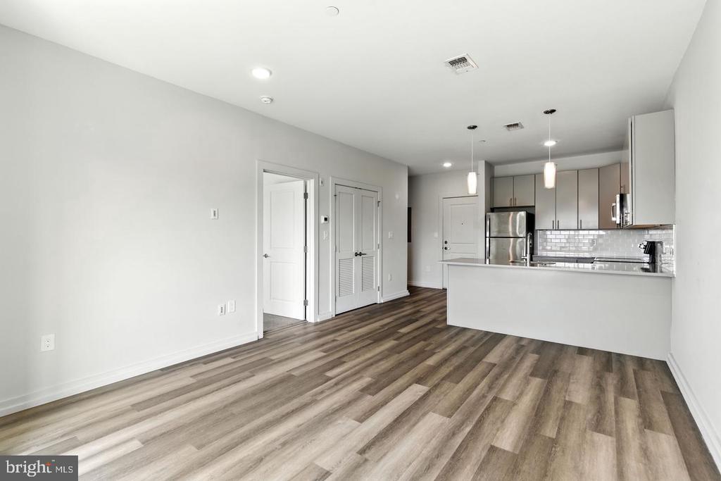 2110 E NORRIS STREET Unit: 306