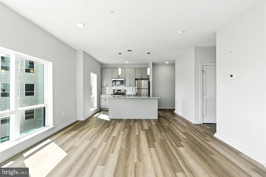 2110 E NORRIS STREET Unit: 306