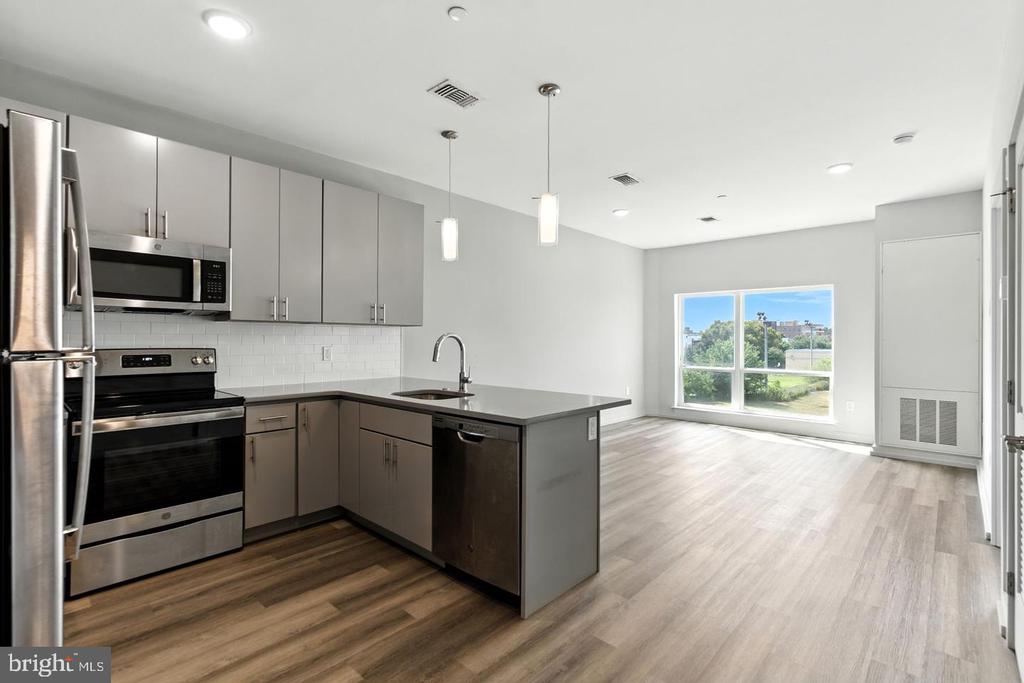 2110 E NORRIS STREET Unit: 306