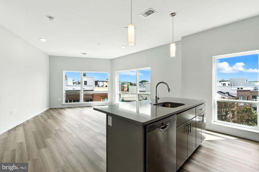 2110 E NORRIS STREET Unit: 416