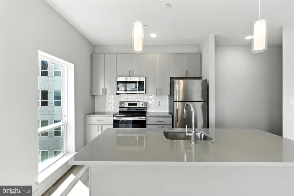 2110 E NORRIS STREET Unit: 615