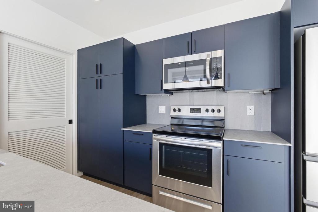 1705 N AMERICAN STREET Unit: 422