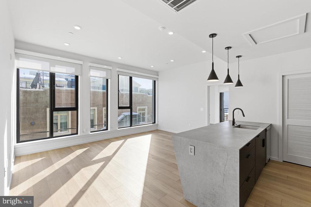 1705 N AMERICAN STREET Unit: 422