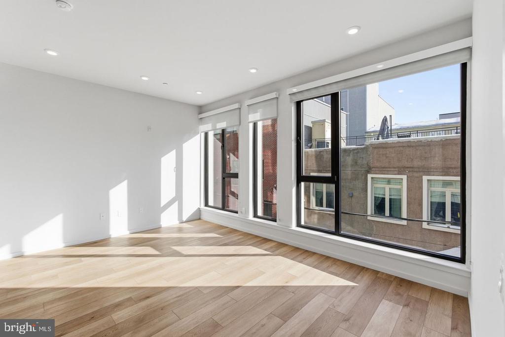 1705 N AMERICAN STREET Unit: 422