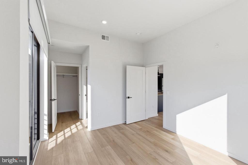 1705 N AMERICAN STREET Unit: 422