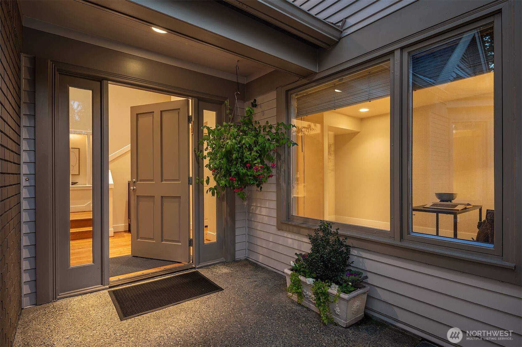 1728 Bellevue Way NE