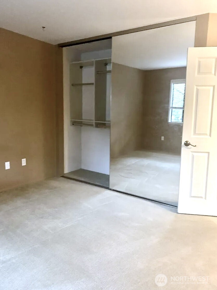 1372 Bellevue Way NE Unit: 2