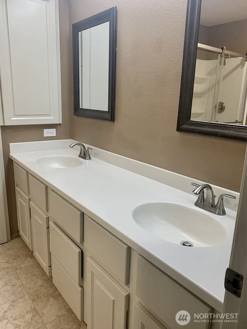 1372 Bellevue Way NE Unit: 2