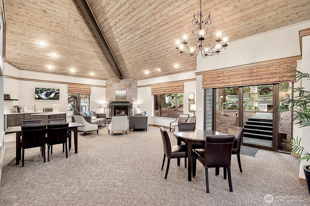 1372 Bellevue Way NE Unit: 2