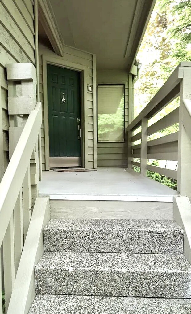 1372 Bellevue Way NE Unit: 2