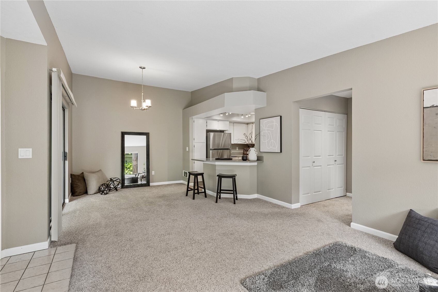 1380 Bellevue Way NE Unit: 4