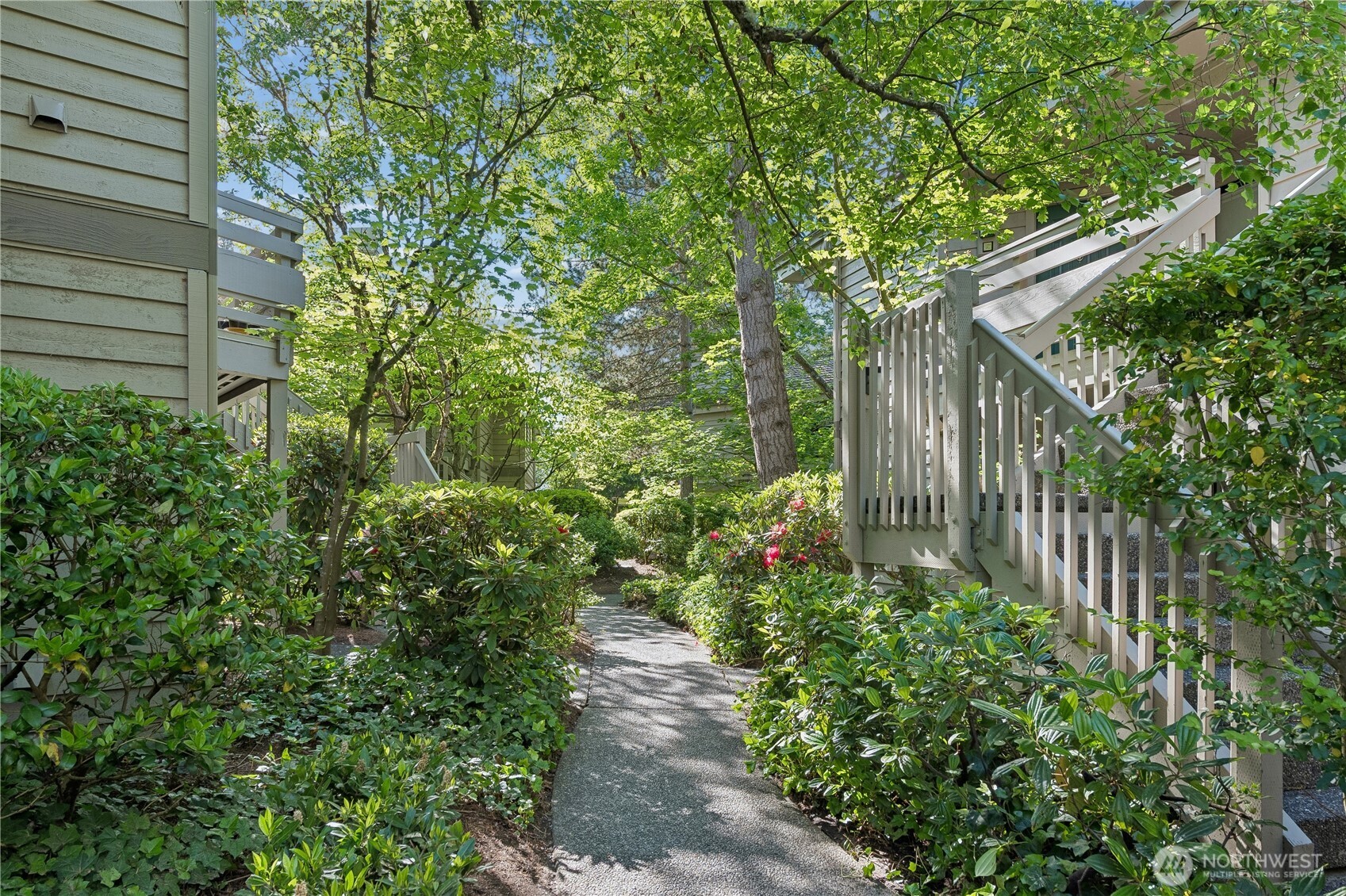 1380 Bellevue Way NE Unit: 4