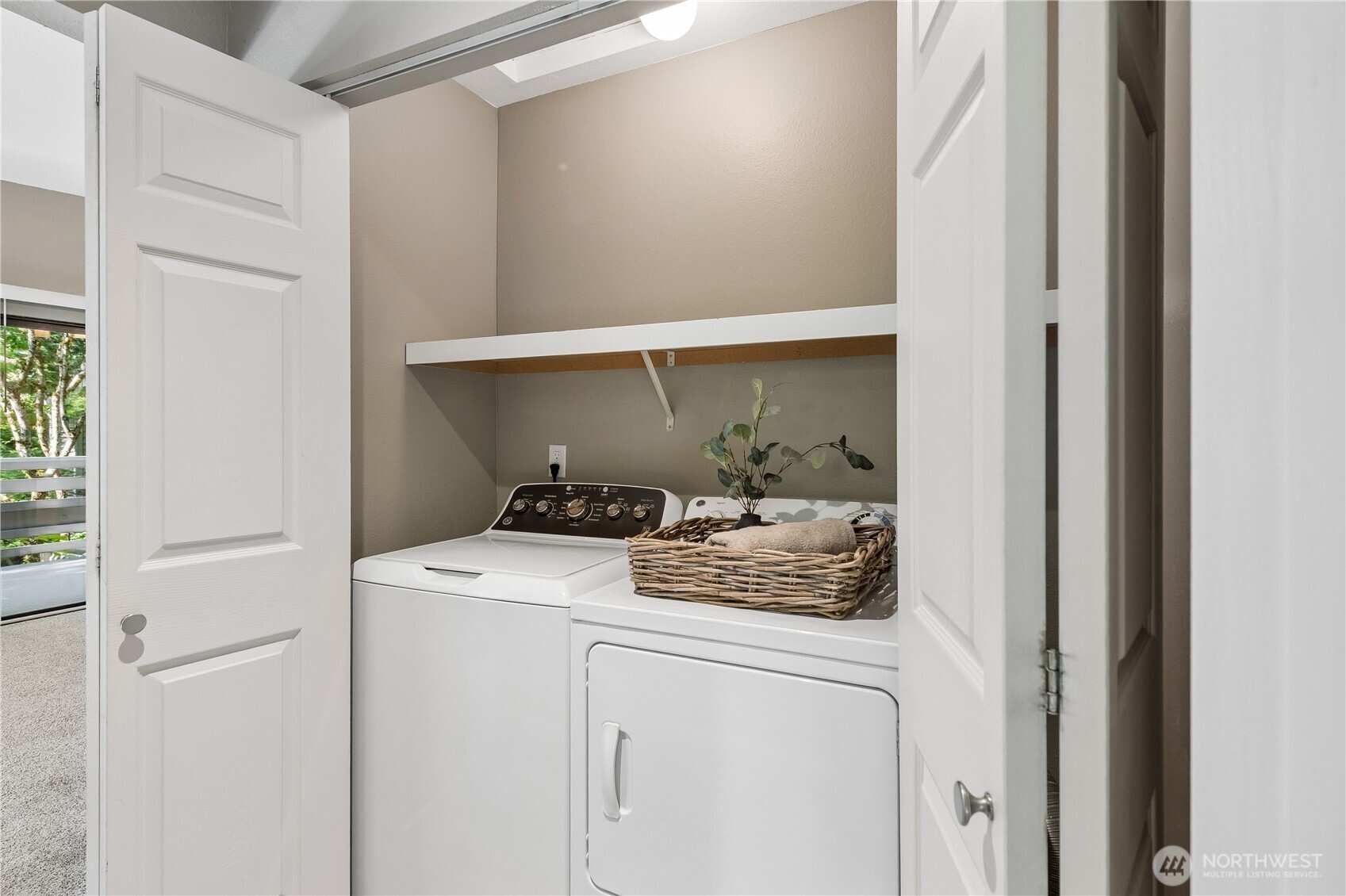 1380 Bellevue Way NE Unit: 4