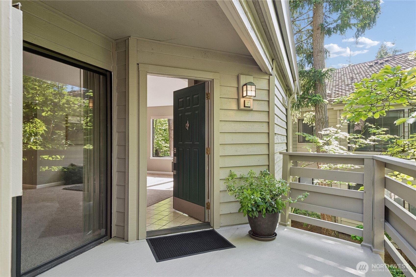 1380 Bellevue Way NE Unit: 4