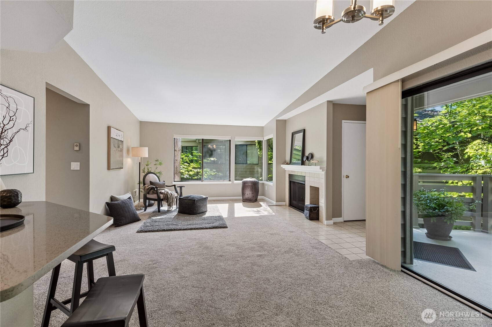 1380 Bellevue Way NE Unit: 4