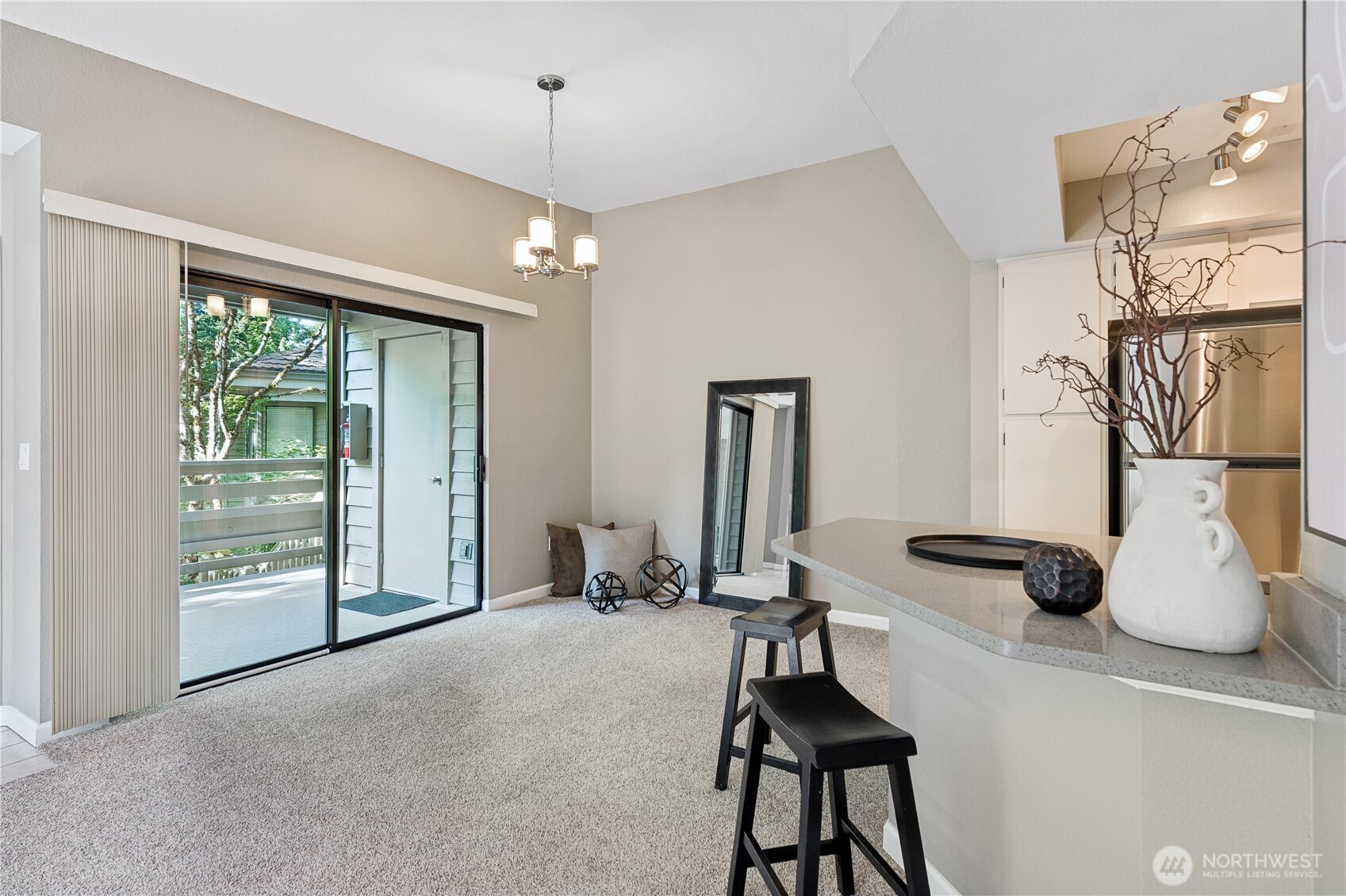 1380 Bellevue Way NE Unit: 4